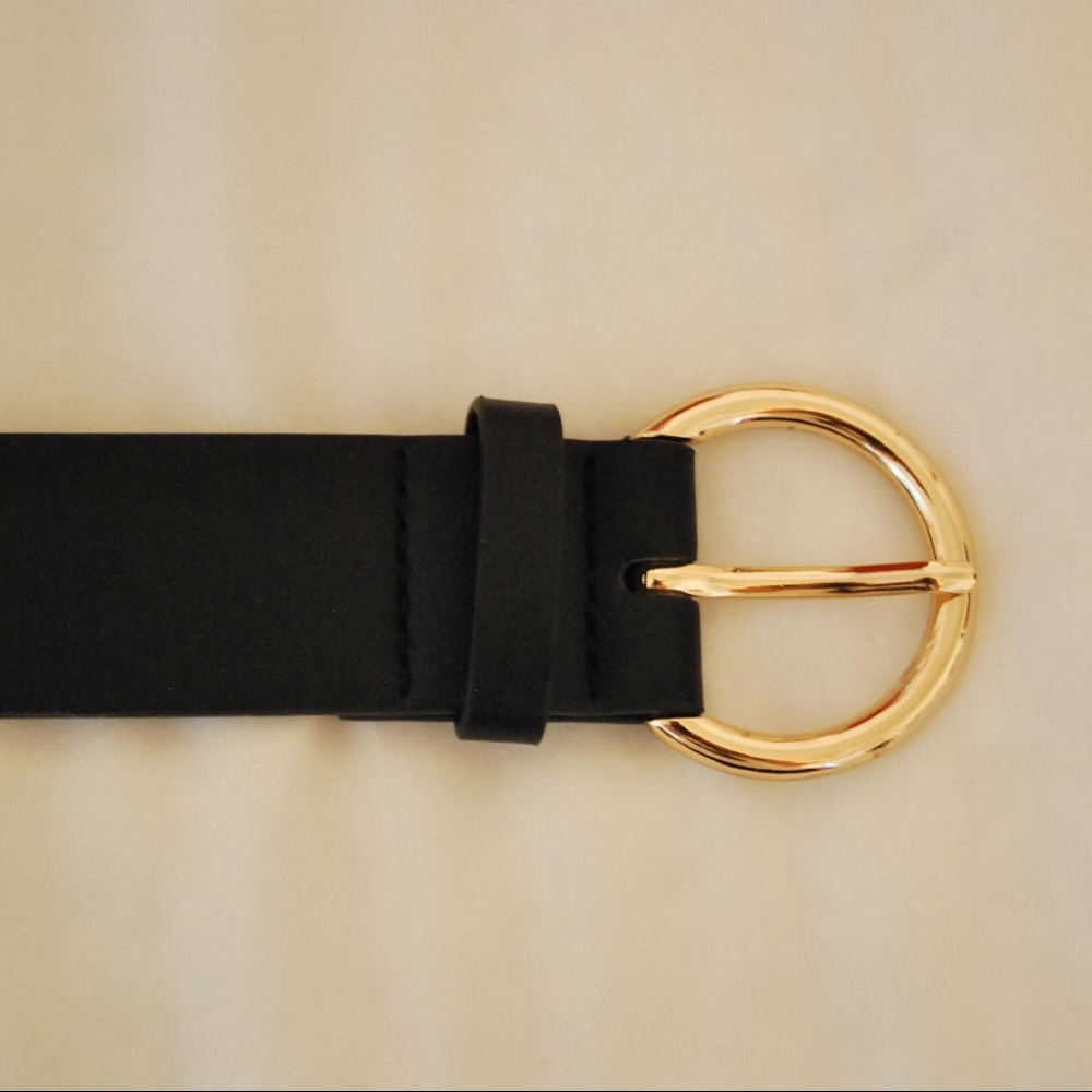NWOT Black Shein Belt With Gold Hoop